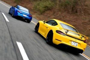 【比較試乗】「ポルシェ718ケイマン GT4 vs アルピーヌA110S」2台が示すベクトルの違いは？ 究極のミッドシップスポーツに宿るDNAを鑑定！