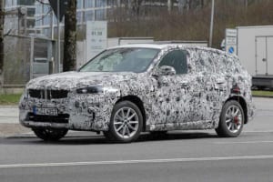 【スクープ】BMW X1次世代モデルはフルEVモデルを開発中!? 強力なデュアルモーターAWDも準備！