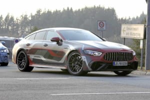 【スクープ】公開間近か？ メルセデスAMG GT4ドアの頂点、「73e」市販型プロトタイプがフルヌードで出現