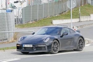 【スクープ】ポルシェ911に新たな謎のプロトタイプが出現！ これが噂の992世代「スポーツクラシック」なのか!?