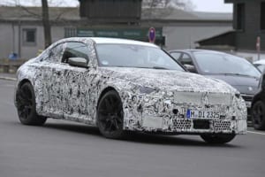 【スクープ】電動化しない最後の「M」になる？ BMWコンパクトモンスター「M2」新型、450psを発揮か!?