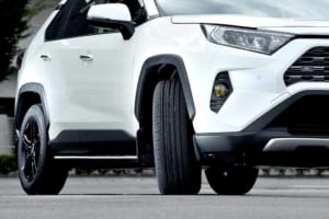 静粛性の高さに驚き！ トーヨータイヤのSUV用タイヤ「プロクセスCL1 SUV」【読者モニター体験リポート トヨタRAV4編 part1】