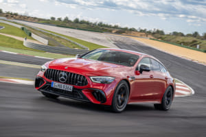 システム最大1470Nmの衝撃！ AMGにもついに電動化の波が到来「メルセデスAMG GT63S Eパフォーマンス」海外試乗