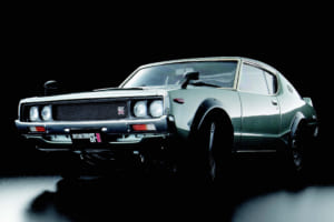 いまや億超えの個体も! 生産台数197台「ケンメリGT-R」のファクトリー・ストックをアオシマ・ケンメリRで忠実に再現！【モデルカーズ・チューニング】