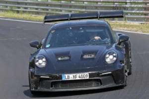 【スクープ】公式デビュー間近か？ 「ポルシェ911GT3 RS」新型、ニュルの最終シェイクダウンの姿をキャッチ！