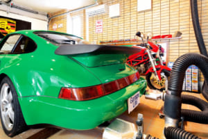 「リビングから964ターボを眺めたい！」、空冷ポルシェオーナーのRCガレージハウス【ガレージライフ】