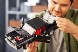 「LEGO」から1969年型「シボレー・カマロ Z28」が登場! フロントマスク、レーシングストライプも好みで選べるぞ!