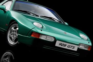 グラマラスボディの最終進化版！フジミ製プラモ「ポルシェ928S4」をGTSへとモディファイ！【モデルカーズ】