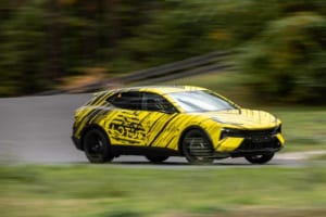 最高航続距離なんと600kmのハイパーSUV！ ロータスの完全電動ライフスタイルモデル「エレトレ」3タイプの価格と仕様発表