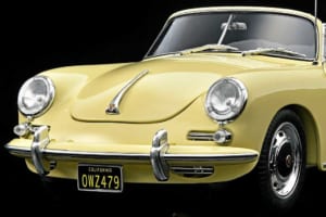 大スケールの迫力で楽しむオールドポルシェ！ドイツレベル製プラモ「356Cカブリオレ」であの劇中車を再現【モデルカーズ】