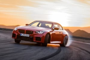 これがコンパクトスポーツの新基準！ ファイティングポーズはカウンターステア！BMW新型「M2」