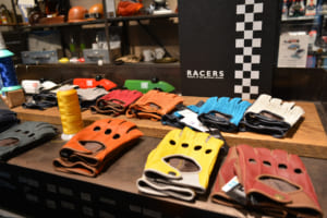 カーグッズのセレクトショップLE GARAGE（東京・六本木）が「CACAZAN Driving Glove Fair」を開催中