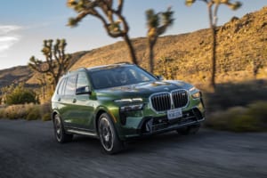 【NEW COMER 02】フォーアイズで表情はさらに精悍！ 威風堂々のフルサイズSAV。「BMW X7」