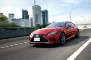 レクサスのエレガントかつエモーショナルなデザインと走りの味を持つ「RC」「RC F」を一部改良して発売！