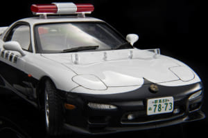 ロータリーエンジンでカッ飛ぶパンダ！アオシマ製プラモ「RX-7パトロールカー」をドア開閉で仕上げる・前編【モデルカーズ】