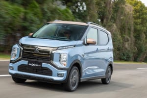 バッテリーEVの入門車として高評価！ 三菱、新型軽EV「eKクロス EV」が日本カー・オブ・ザ・イヤーとK CARオブ・ザ・イヤー受賞