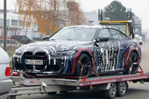 【スクープ】BMW最強EVクーペ発売へ！ クワッドモーターを搭載した電動Mプロトタイプを全角度からスクープ！