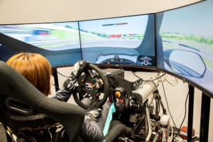 モータースポーツをゲームで練習！？ レース参戦を目指す初心者女子3人の奮闘記【ゲームから始まるモータースポーツ参戦計画 #1】