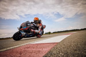 BMWモトラッド初のMモデル、モーター・スポーツ対応二輪「BMW M 1000 RR」の新型を発表