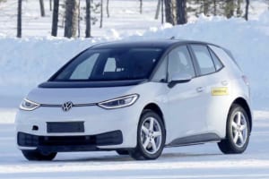 【スクープ】「ゴルフEV」か「ポロ」後継か？ VW電動ブランドに初のスモールコンパクトモデル「ID.2導入へ！ 初期プロトタイプをスクープ