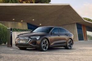 アウディの電動SUV、クロスオーバーのトップモデル「Q8」の新型登場！ 「Q8 e-tron」「Q8 スポーツバック e-tron」発表