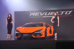 最高出力1015psを発生するV12 PHEV搭載のスーパースポーツ「ランボルギーニ レヴエルト」がジャパンプレミア！