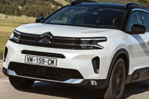 モーターのみでの走行可能距離が12％も向上！シトロエンのSUV「C5エアクロスSUV」が仕様変更！