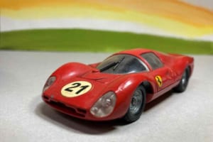 実車の美しい抑揚あるボディ曲面を1/43スケールで見事に再現！「フェラーリ330P3」【丸餅博士のヴィンテージ・ミニカー・ワールド】