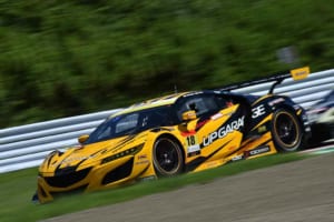 FCY中に絶妙なタイミングでピットストップした「UPGARAGE NSX GT3」が予選16番手から優勝をもぎ取る！ スーパーGT第5戦鈴鹿ラウンドGT300クラスリポート