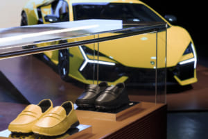 アウトモビリ･ランボルギーニとTod’s､初のフットウェアコレクションを発表