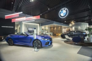 【ショールームツアー】新コンセプト「リテール・ネクスト」を導入したBMWの最新ショールーム「BMW東京 BMW青山スクエア」