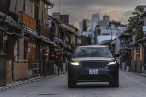 【国内試乗】こだわりのクリエイターが語る、プレミアムSUV＋プラグインHVのある生活「ランドローバー・レンジローバー・ヴェラール」