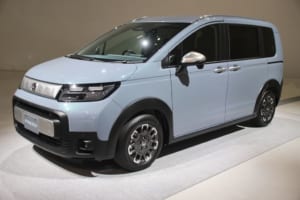 3代目では「エアー」と「クロスター」の2つのタイプを設定！ホンダが新型「フリード」をHPで先行公開