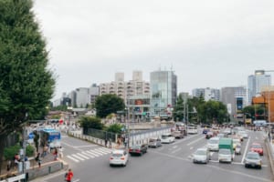 あおり運転の如く車間距離を詰められた時どうしたらいい？ その対処法と運転免許を保有している意味について解説