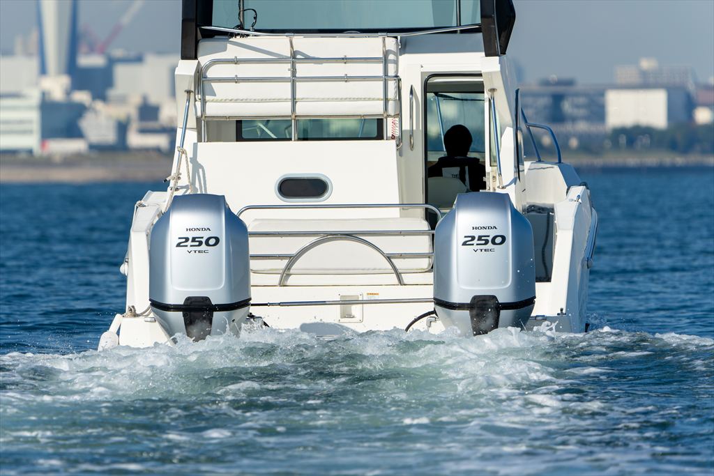 ホンダの「マリン事業」が今年で60周年！ 高出力V8ユニットの船外機