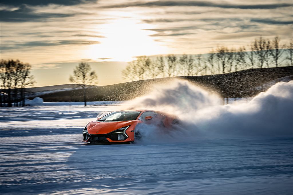 スーパースポーツからSUVまでランボルギーニの最新モデルをモンゴルの雪上で試乗！