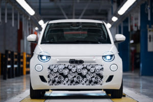 フィアット新型「500ハイブリッド」が登場間近！ ガソリンで走る新世代「チンクエチェント」の日本導入に期待