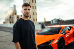マンチェスター・シティのルーベン・ディアスはなぜランボルギーニ「レヴエルト」を選んだのか？「一秒一秒を争うピッチ上で僕が発揮したい資質を備えているんだ」