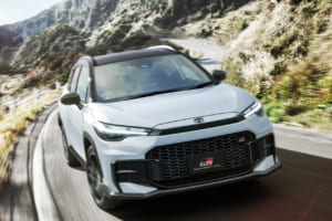 【389.5万円で8月4日発売】トヨタ新型「カローラ クロス GR SPORT」発表！ GRシリーズ開発ドライバーも携わった走行性能とは