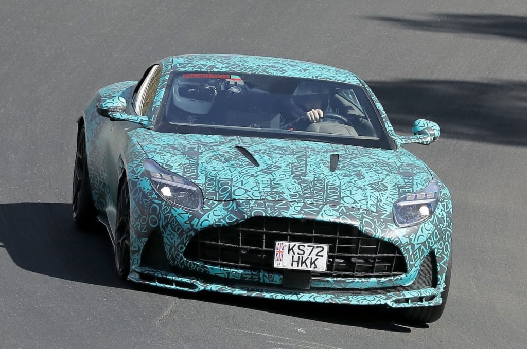 アストンマーティン DB12AMR