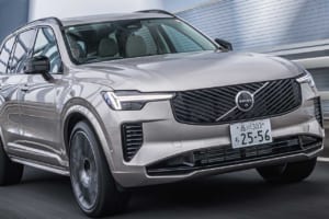 ボルボの上級SUV「XC90」はなぜ若年層に人気なのか？ 最新バージョンに試乗して検証