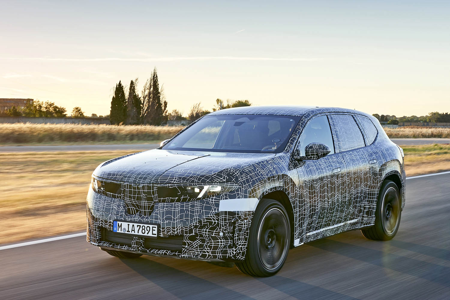 写真35枚】BMW新型「iX3」の姿が明らかに！ 次世代EV「ノイエ