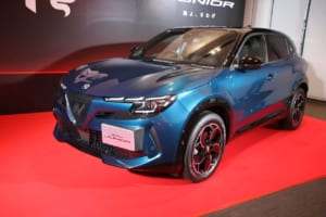 アルファロメオのDNAが凝縮された新型コンパクトSUV「ジュニア」が発売！ マイルドハイブリッドとピュアEVの2種類がラインアップ