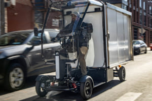 ホンダが「漕ぐ」四輪車で物流の課題を解決!? 新事業「ファストポート」がラストマイル配送を変える！