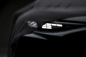待望の新型「Q3」の全体像がついに見える…かも？ アウディが登場を予告して一部を公開！