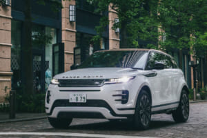 【試乗】都市生活者の“最適解”。「レンジローバー・イヴォーク」のPHEV「P300e」の瞬発力と品格を検証する