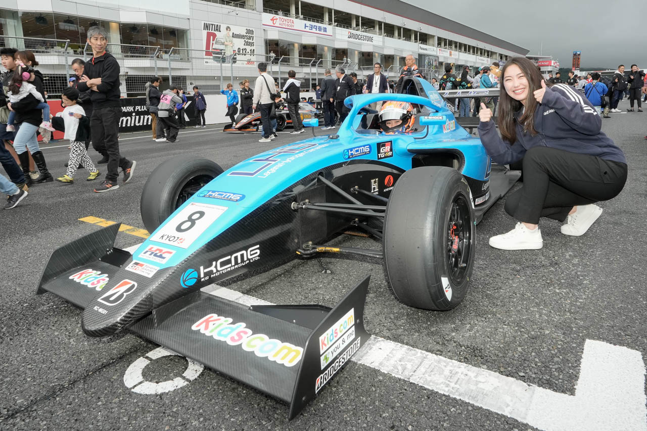 夢の原点で、表彰台へ】21歳女子レーサーが「ダットサン・フェアレディ