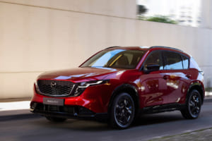 【速報】新型マツダ「CX-5」は2.5Lガソリンエンジンで一本化！ ボディを堂々拡大、3代目で迎える新章