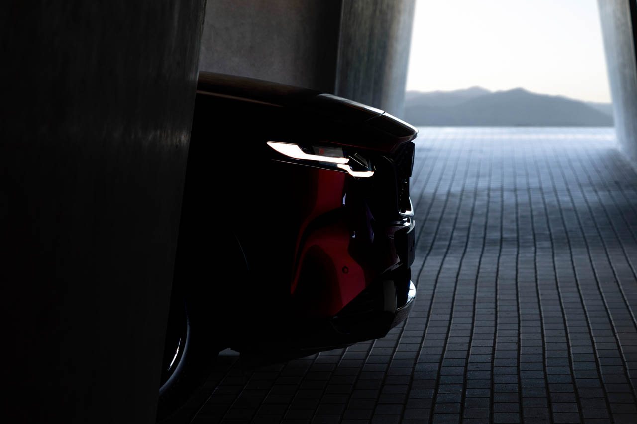 【速報】新型マツダ「CX-5」は7月10日に世界初公開！ ティザーで新デザインの「顔」が見えた！