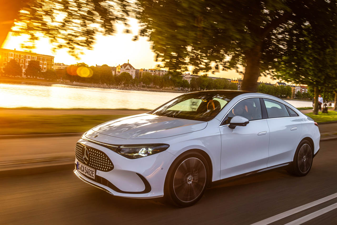 【最速試乗】新型メルセデス・ベンツ「CLA」はEVの大本命か。異次元のボディ剛性が生んだ、高級車らしい乗り味とは